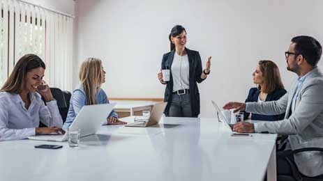 La importancia de desarrollar habilidades de liderazgo en jefaturas para cuidar la salud mental en el trabajo
